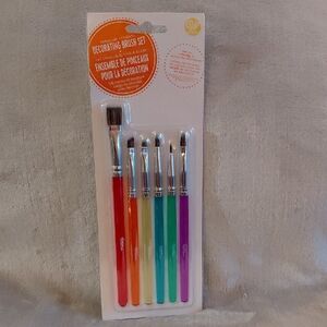 NWT Wilton Decorating 6 Rainbow Brush Set